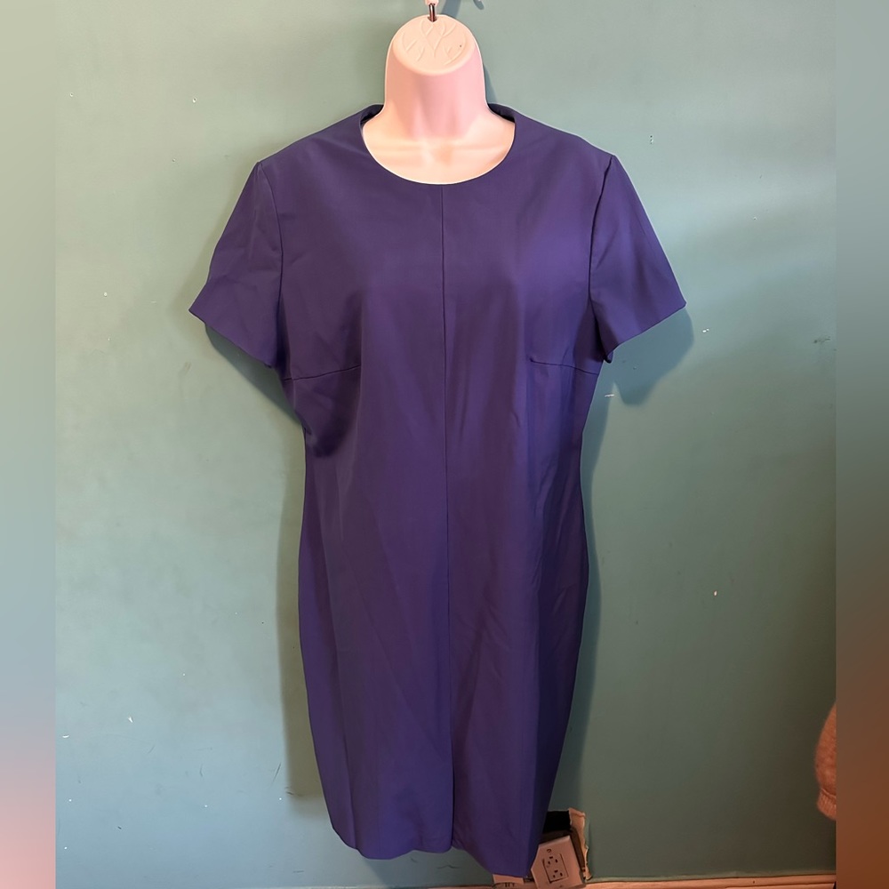 Short sleeve boss business casual dress. Gently worn.